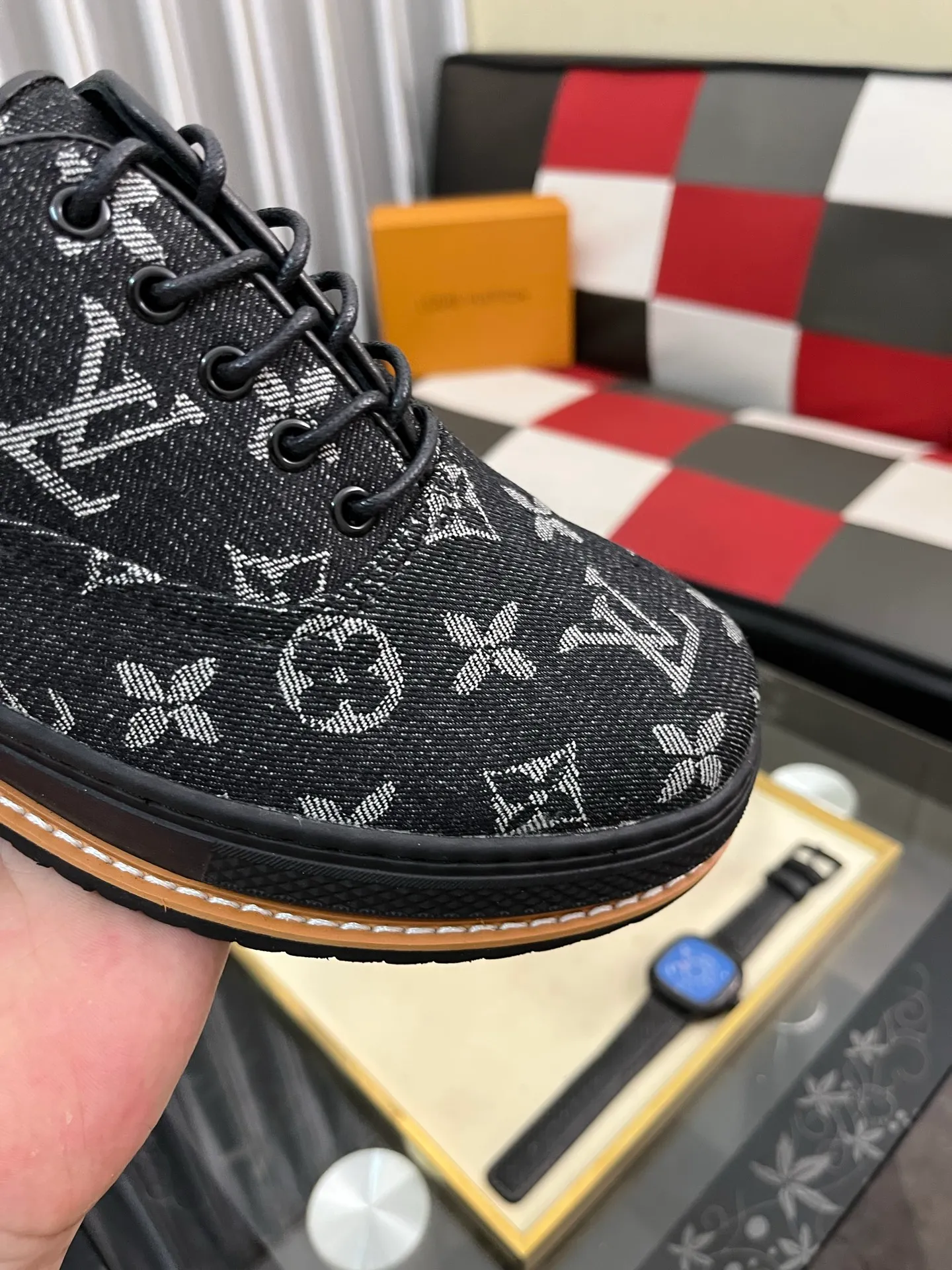 Men's Men's Shoes 💰420⌚️⌚️🇮🇹🇮🇹LV Louis Vuitton. The latest trendy casual shoes are popular in physical stores in sizes 38-44. New spring and summer comfortable imported custom original cowhide, unique jacquard fabric element design. Paired with sheepskin lining, Lv original bottom, [taiyang][taiyang] high-end packaging and high quality💪Details determine the quality, you can enter and leave the counter at will, welcome to compare🇮🇹